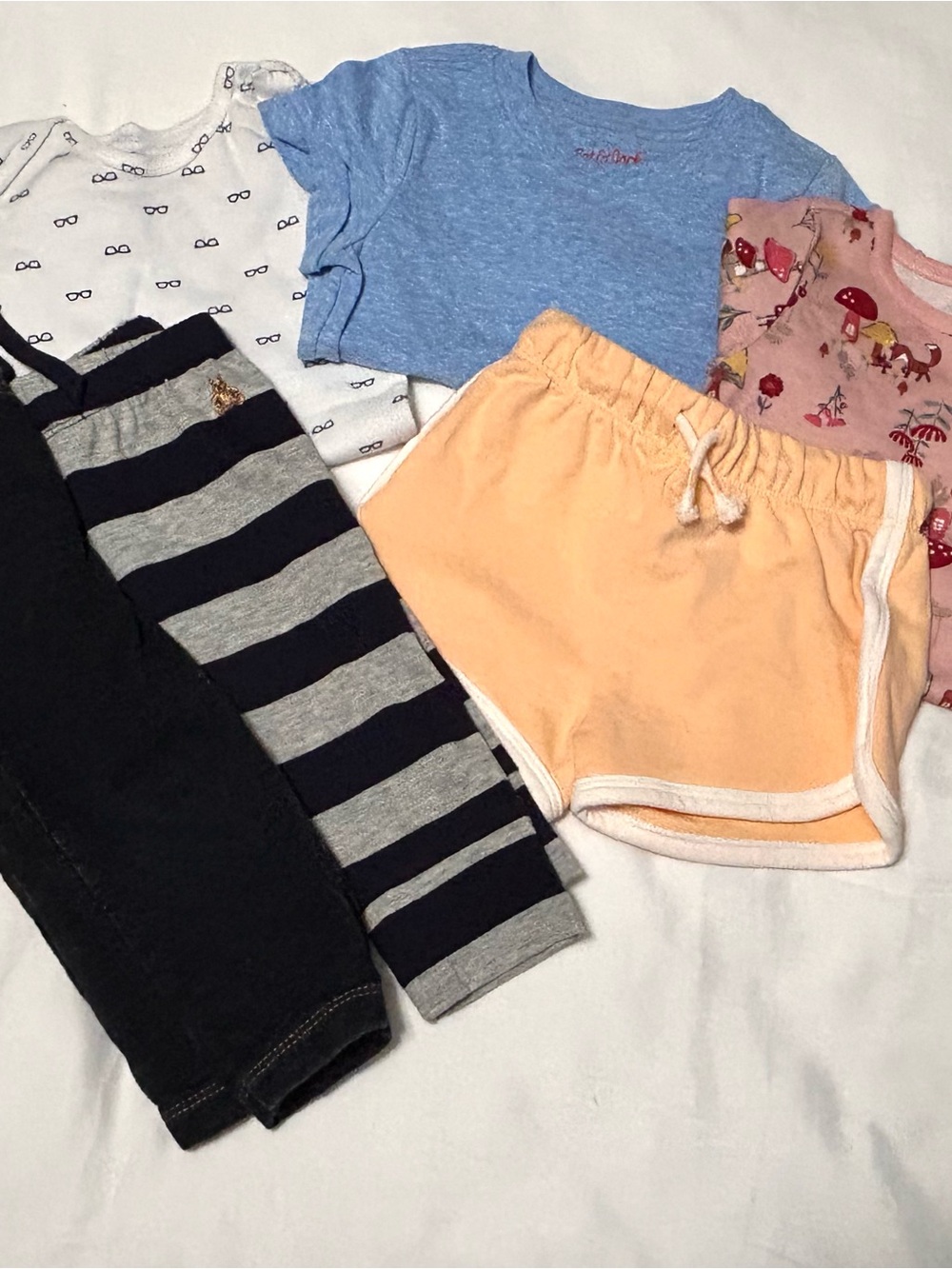 12 month Bundle 6 pieces! Leggings and Shirts New and Like New